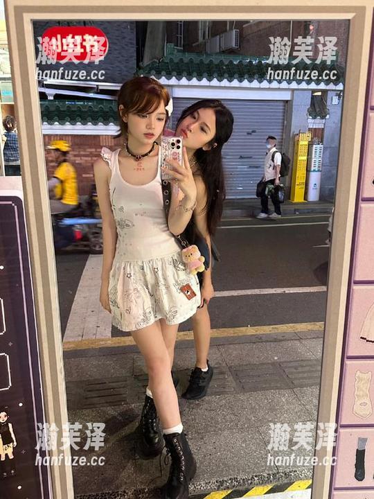 51黑料 吃瓜党注意!51黑料传送门,带你一秒回到囧事现场,不见不散!