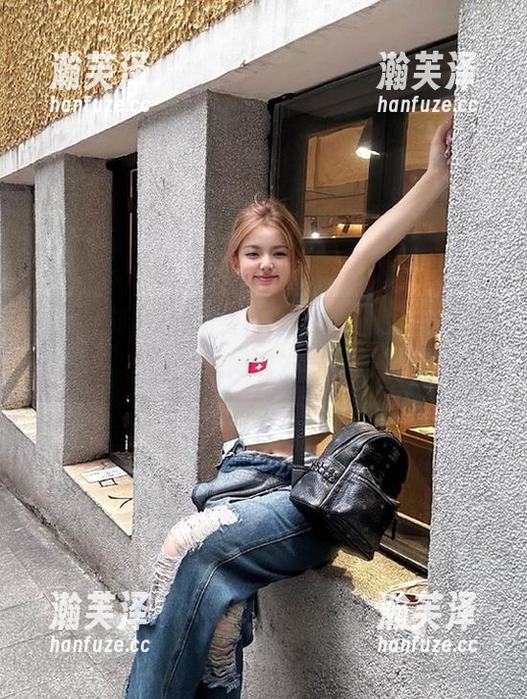 58黑料 一秒上头!58黑料网页里爆出的八卦,瞬间诱发好奇心!