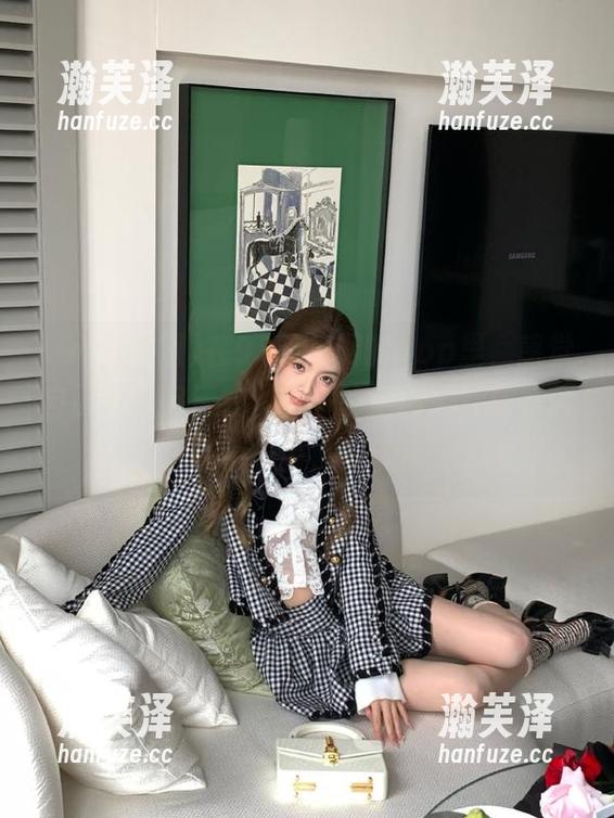 91吃瓜网 在91吃瓜网的app里,感觉自己完全沉浸在‘站’的氛围中,撸着瓜,看着故事,真幸福。