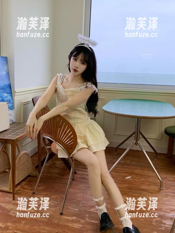 91吃瓜网 91吃瓜网站首页:是不是站着容易吃瓜啊,别问不一定懂!