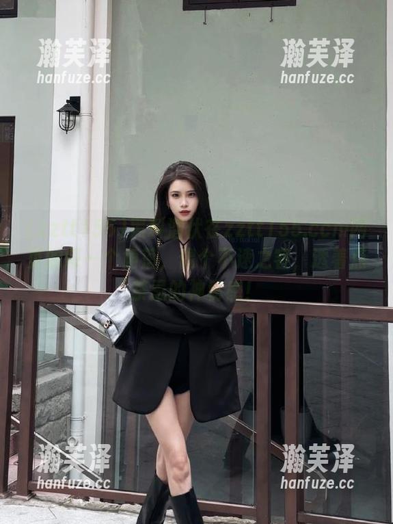 黑料潜伏在zztt155.ccm网页的每一个角落，像个不速之客，透着点禁忌的神秘感！
