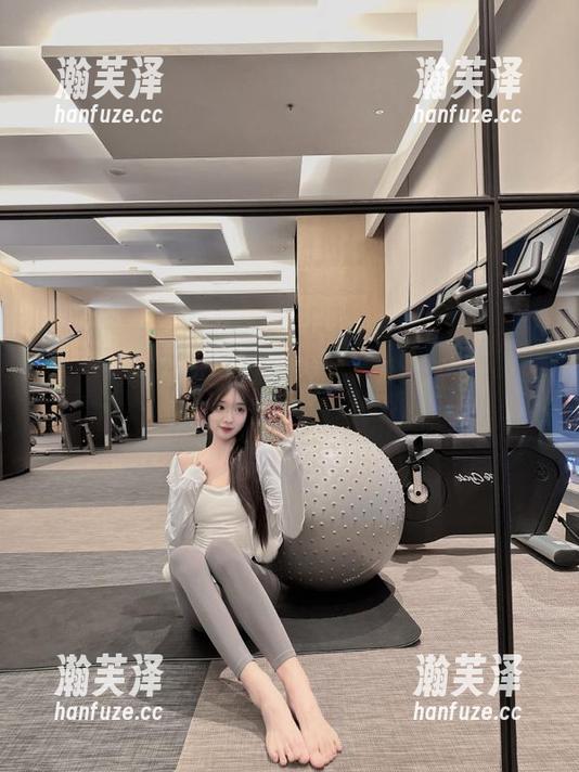 “zztt333”：那一瞬间，我相信爱情是可以永久的，就像吃瓜的激情！