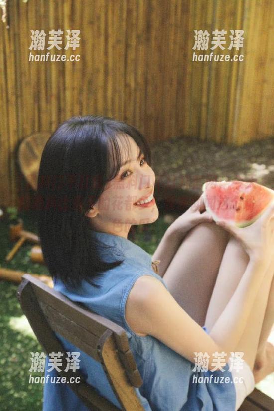 黑料门不打烊官网：今天的黑料比春天的花都多，快来闻闻这个粉色的瓜！